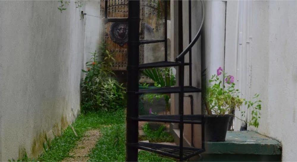 Vista Peiris Road Apartment Dehiwala-Mount Lavinia Bagian luar foto